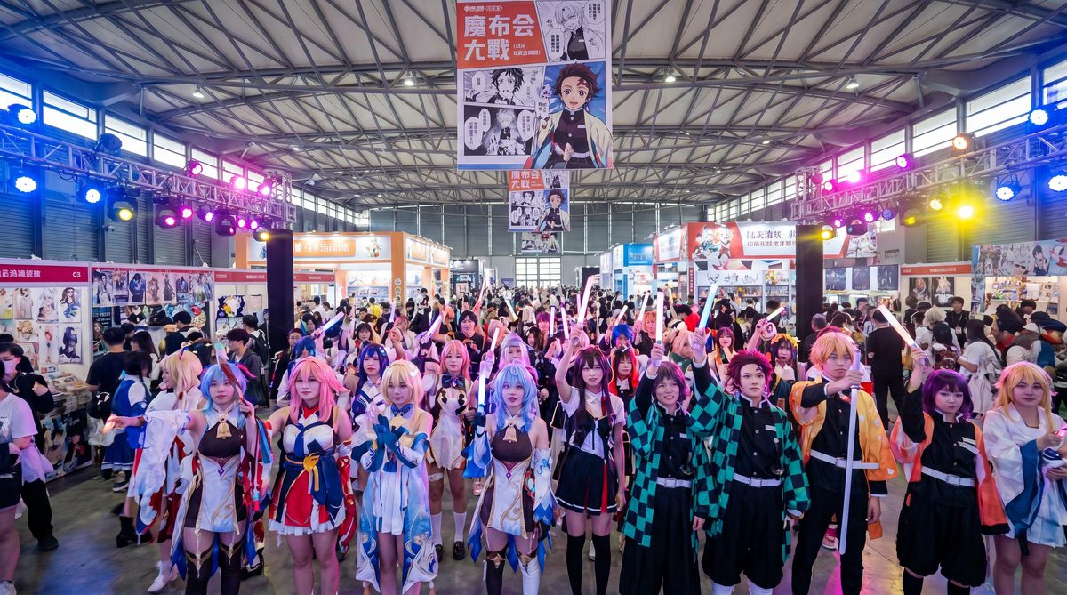 大学生酒店偷拍动漫cosplay视频